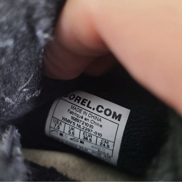 SOREL Women's Cozy Carnival Snow Boot Size US 7.5 EU 38.5 Black Speckled - Picture 4 of 4